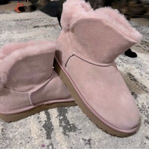 Brand new, size women’s 8, pink ugg boots